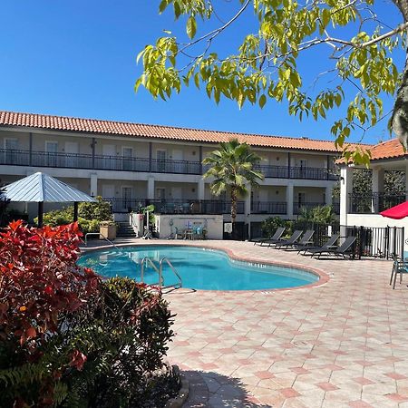 Red Roof Inn Plus & Suites Тампа Екстериор снимка