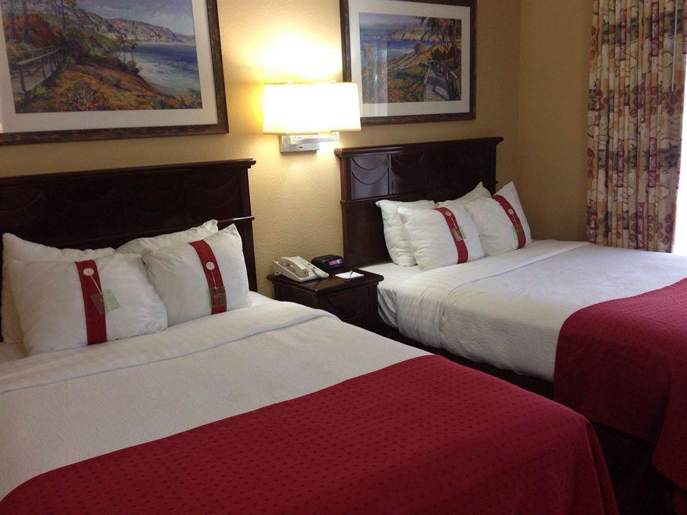 Red Roof Inn Plus & Suites Тампа Екстериор снимка