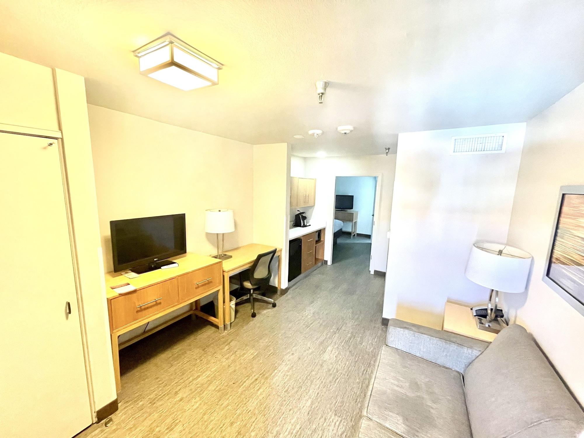 Red Roof Inn Plus & Suites Тампа Екстериор снимка