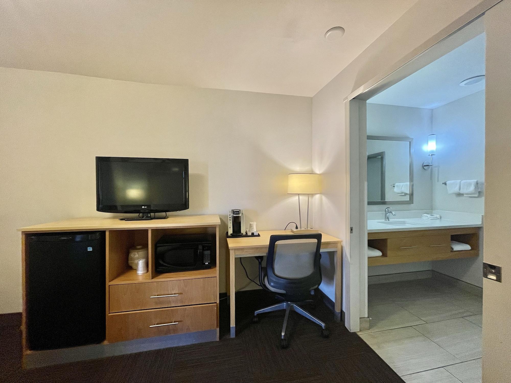 Red Roof Inn Plus & Suites Тампа Екстериор снимка