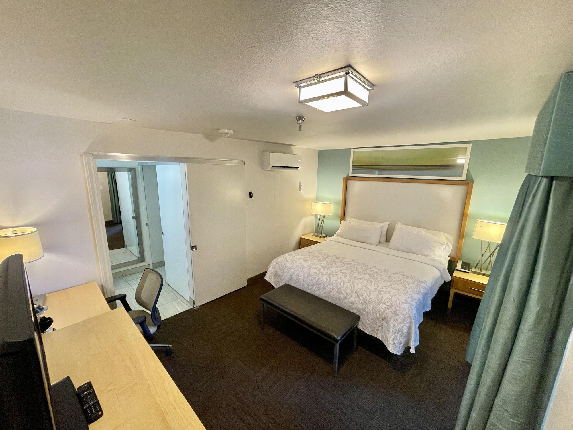 Red Roof Inn Plus & Suites Тампа Екстериор снимка