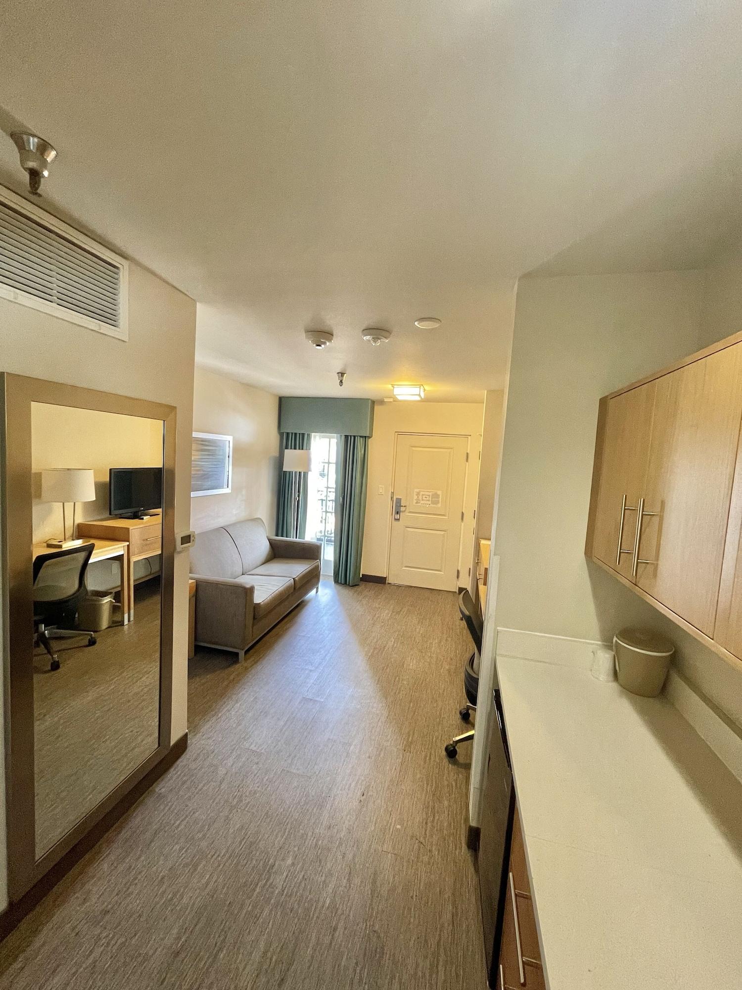 Red Roof Inn Plus & Suites Тампа Екстериор снимка