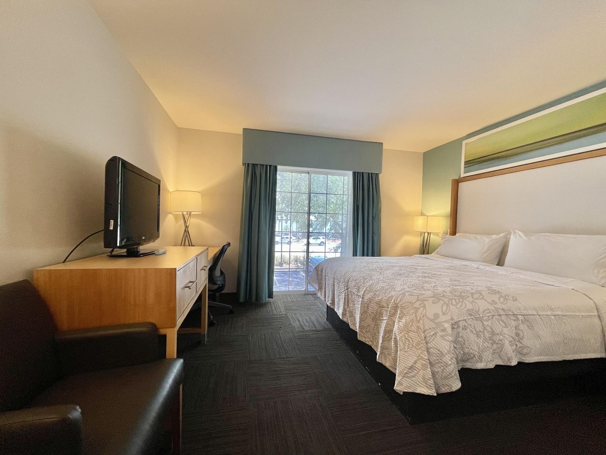 Red Roof Inn Plus & Suites Тампа Екстериор снимка
