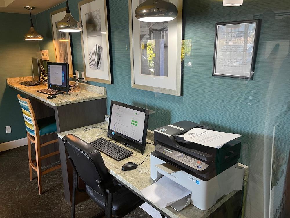 Red Roof Inn Plus & Suites Тампа Екстериор снимка