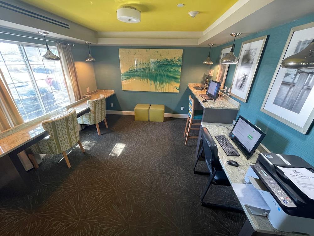 Red Roof Inn Plus & Suites Тампа Екстериор снимка