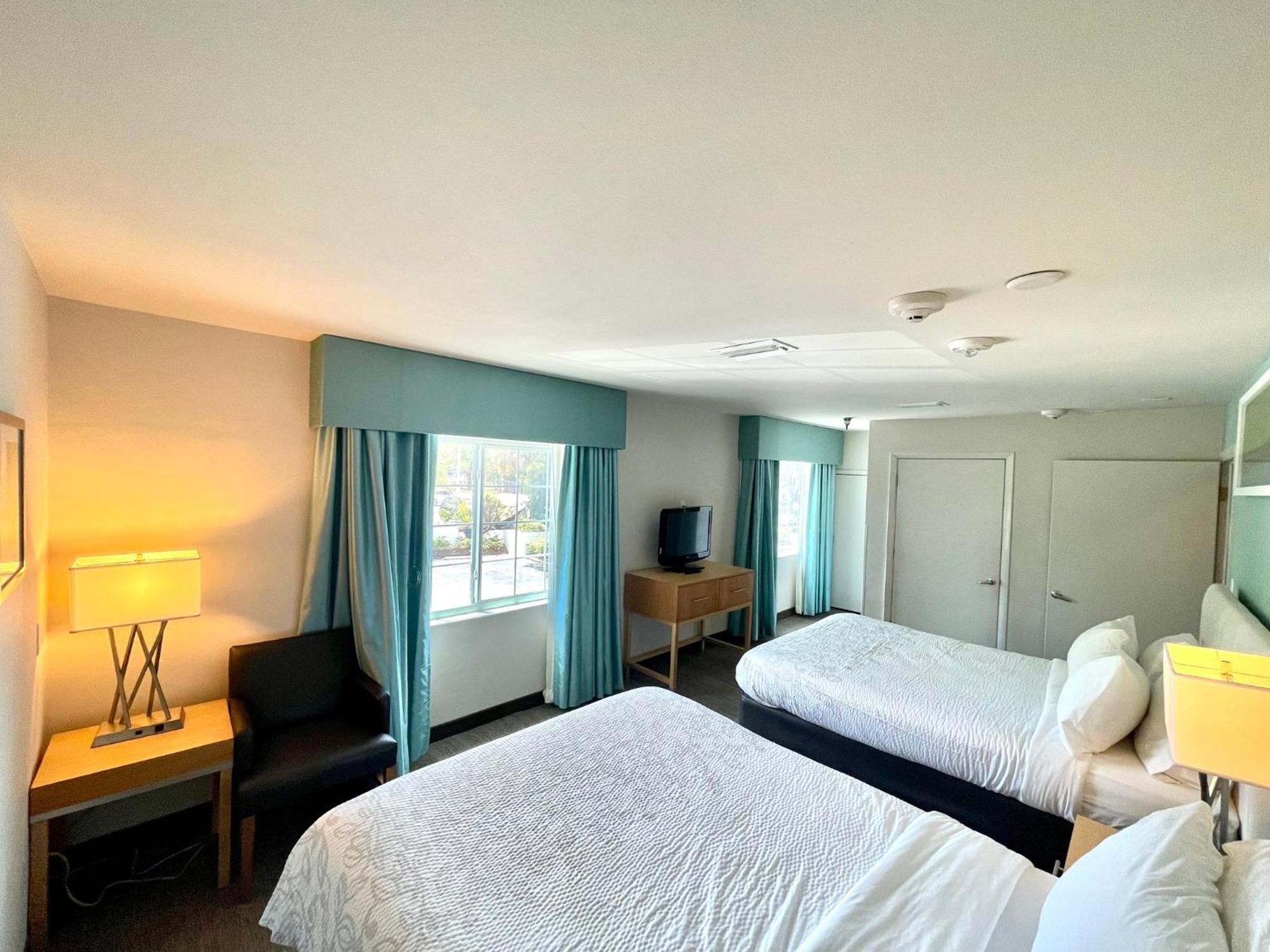 Red Roof Inn Plus & Suites Тампа Екстериор снимка
