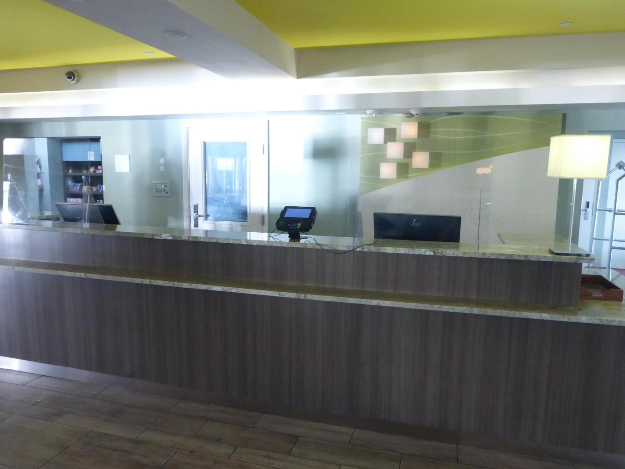 Red Roof Inn Plus & Suites Тампа Екстериор снимка