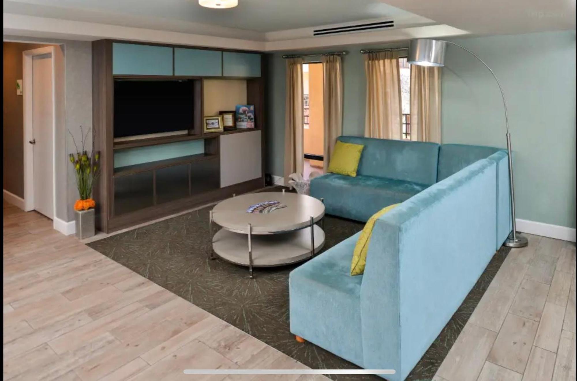 Red Roof Inn Plus & Suites Тампа Екстериор снимка