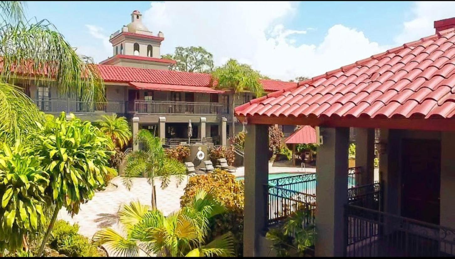 Red Roof Inn Plus & Suites Тампа Екстериор снимка