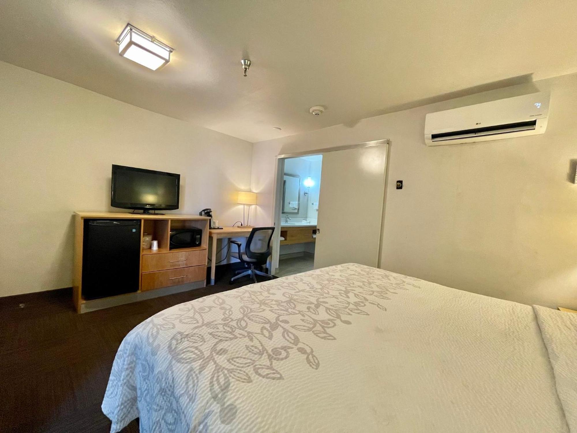 Red Roof Inn Plus & Suites Тампа Екстериор снимка