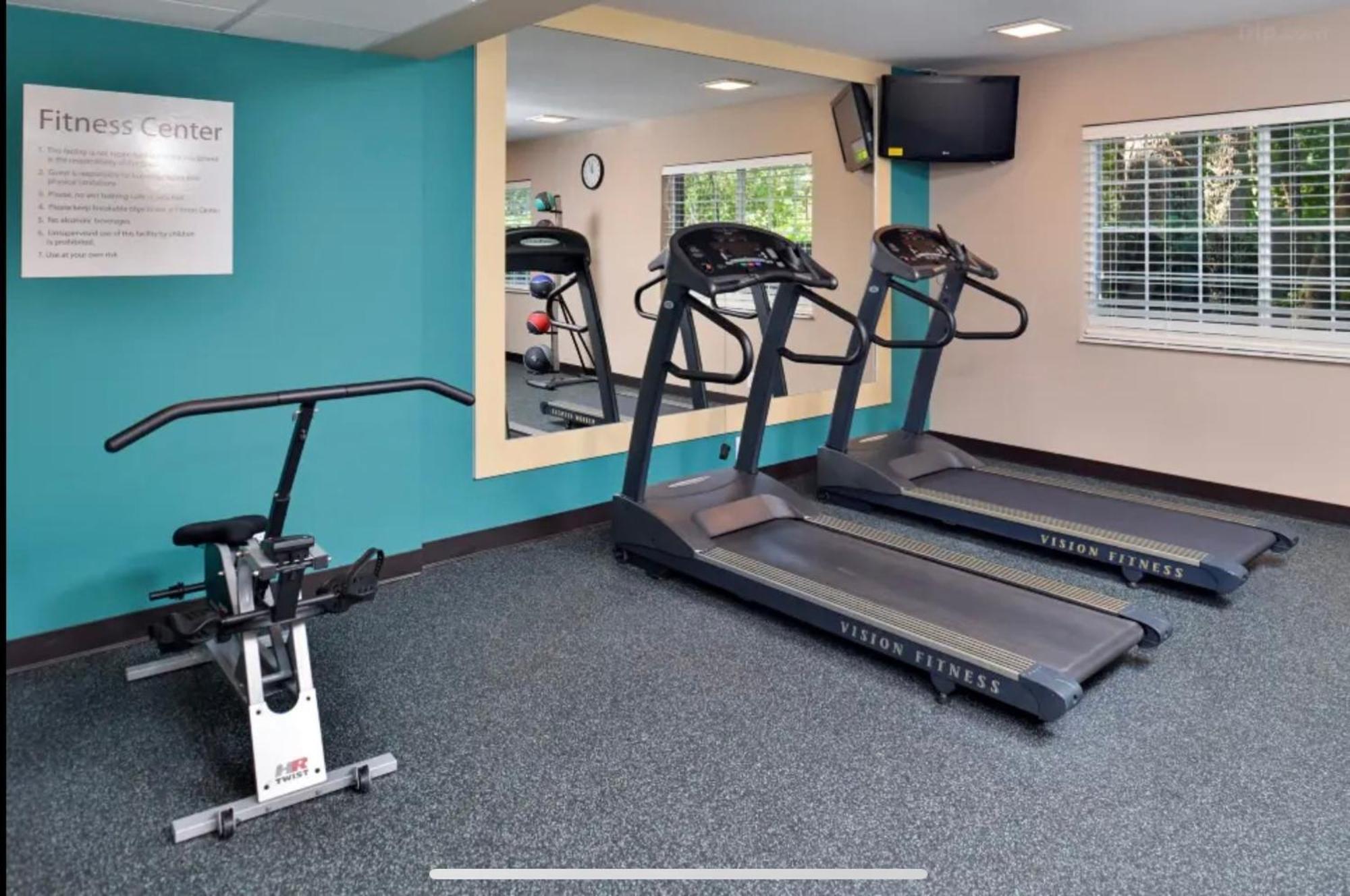 Red Roof Inn Plus & Suites Тампа Екстериор снимка