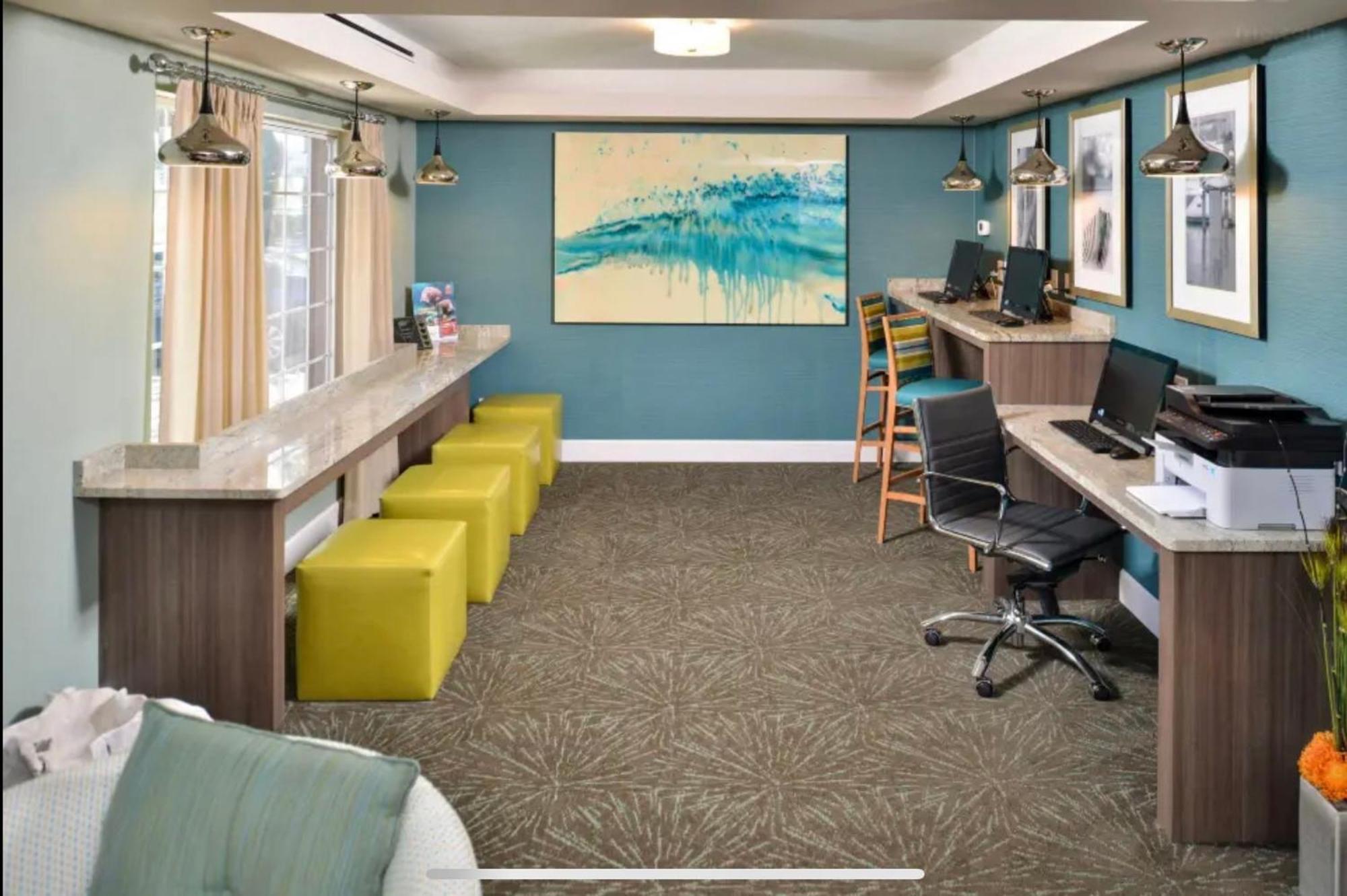 Red Roof Inn Plus & Suites Тампа Екстериор снимка