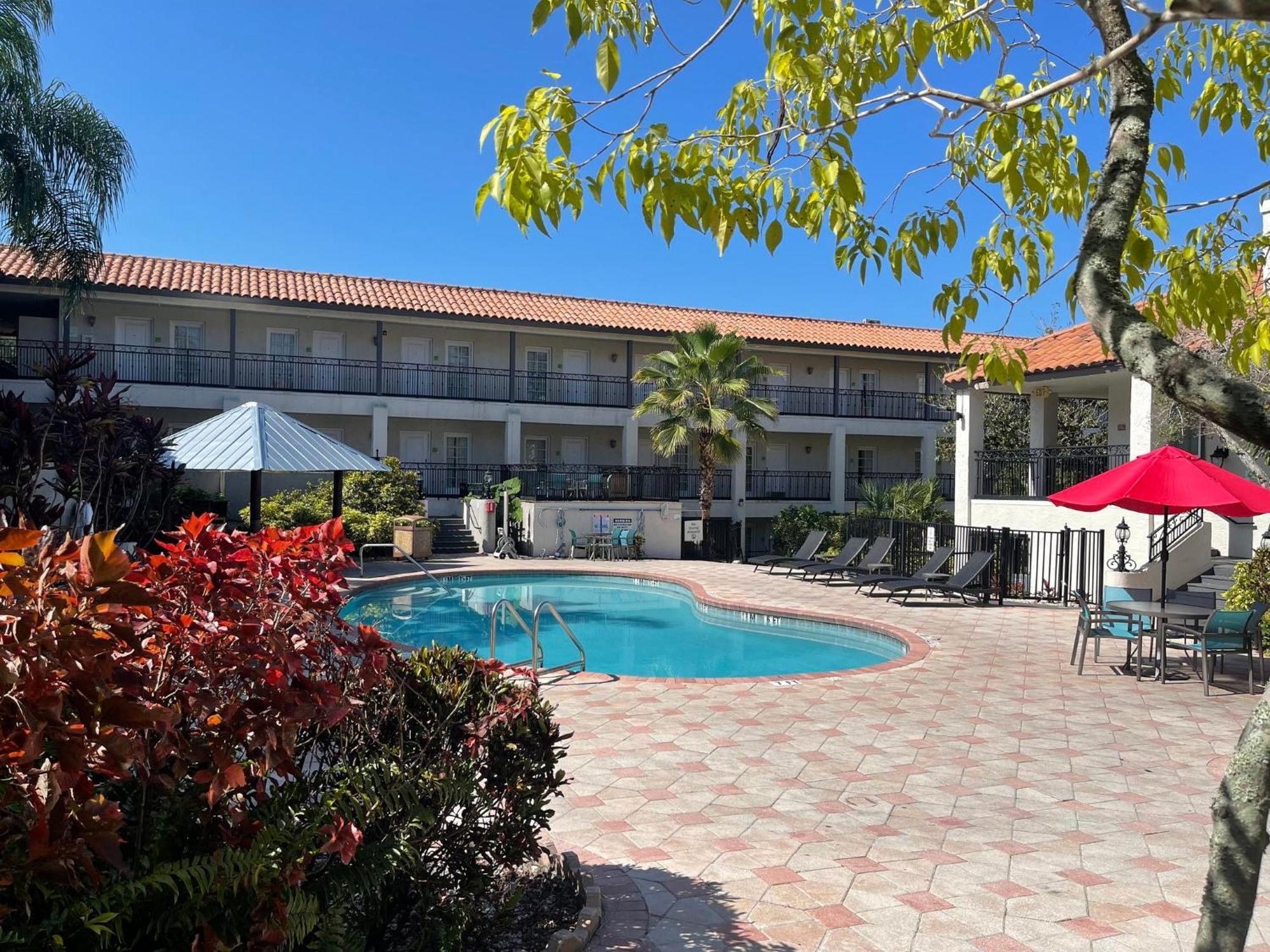 Red Roof Inn Plus & Suites Тампа Екстериор снимка