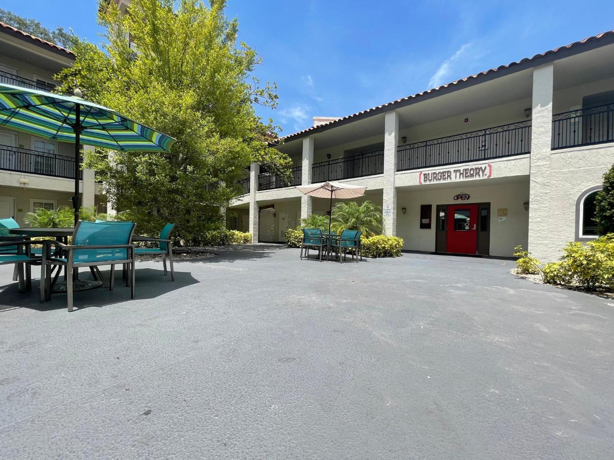 Red Roof Inn Plus & Suites Тампа Екстериор снимка