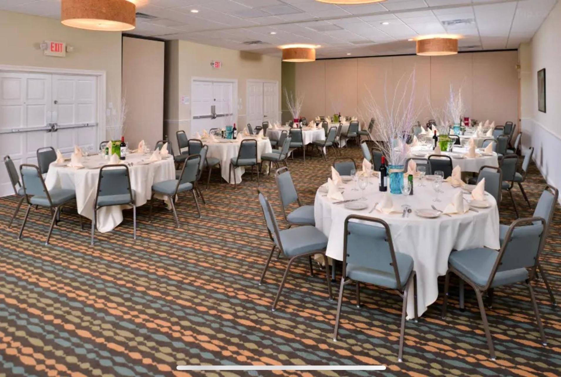 Red Roof Inn Plus & Suites Тампа Екстериор снимка