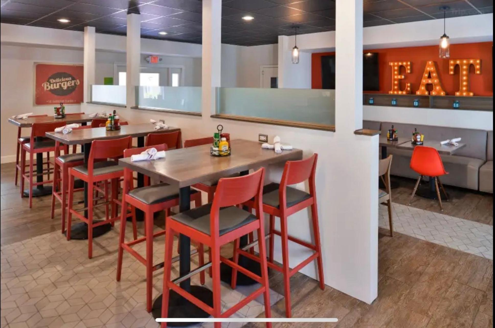 Red Roof Inn Plus & Suites Тампа Екстериор снимка