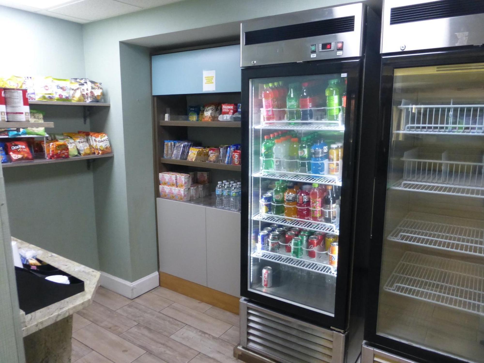 Red Roof Inn Plus & Suites Тампа Екстериор снимка