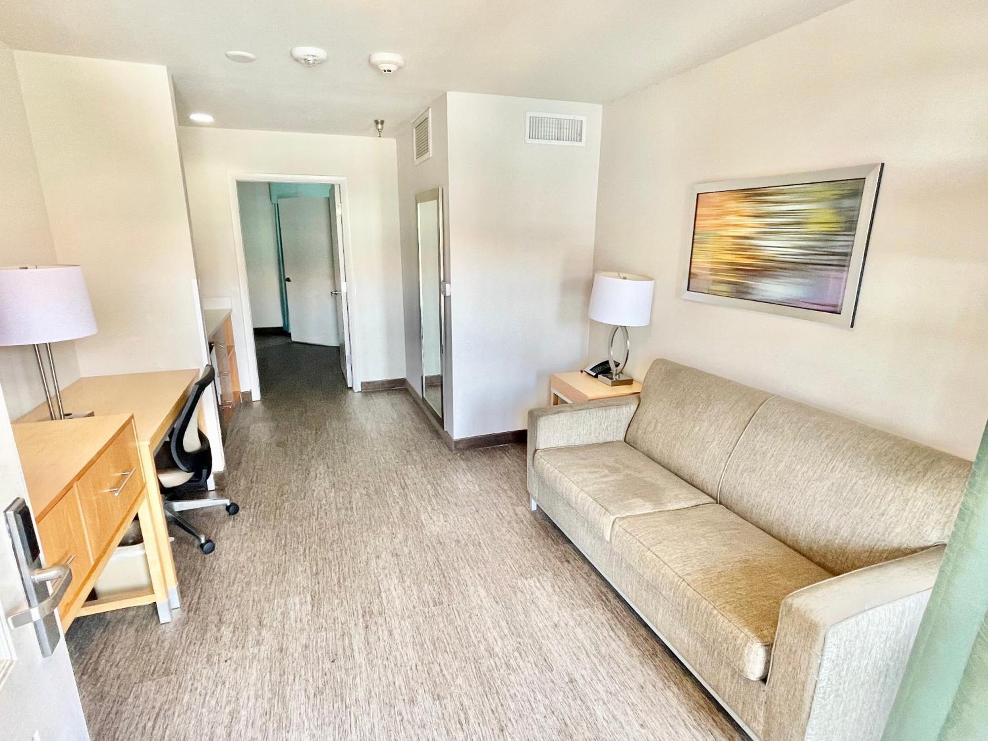 Red Roof Inn Plus & Suites Тампа Стая снимка