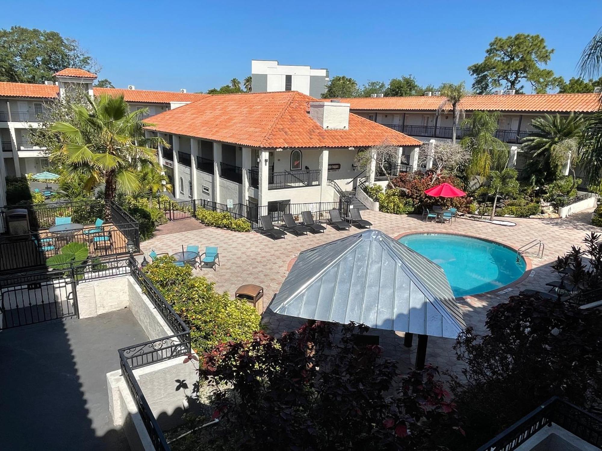 Red Roof Inn Plus & Suites Тампа Екстериор снимка