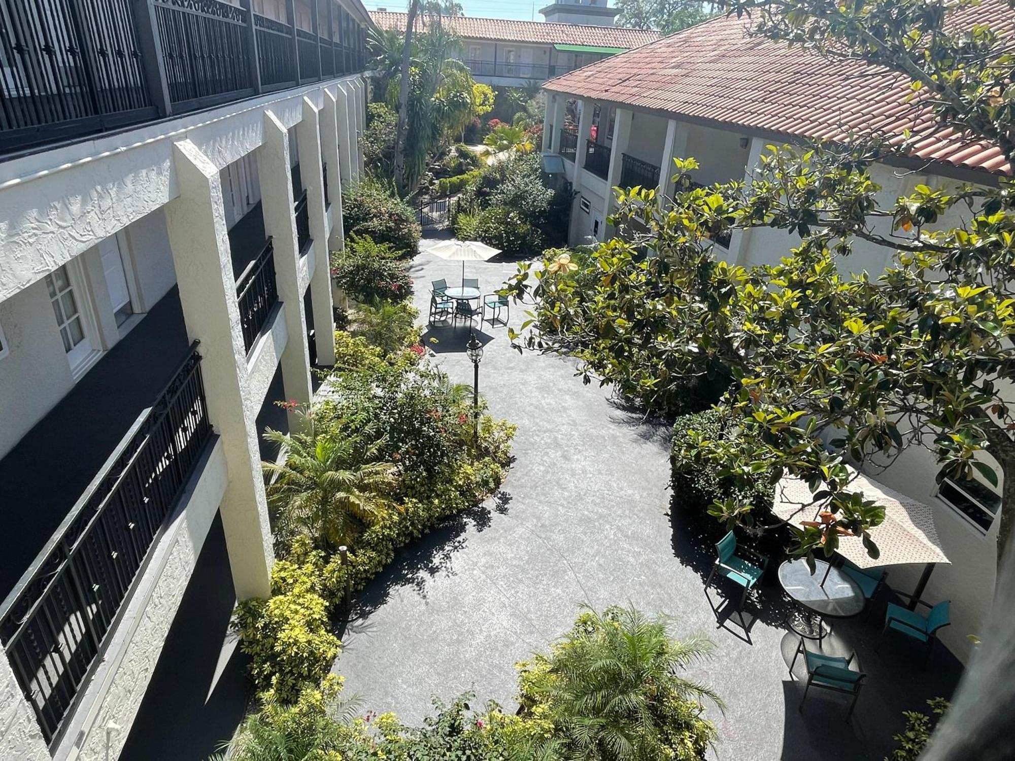 Red Roof Inn Plus & Suites Тампа Екстериор снимка