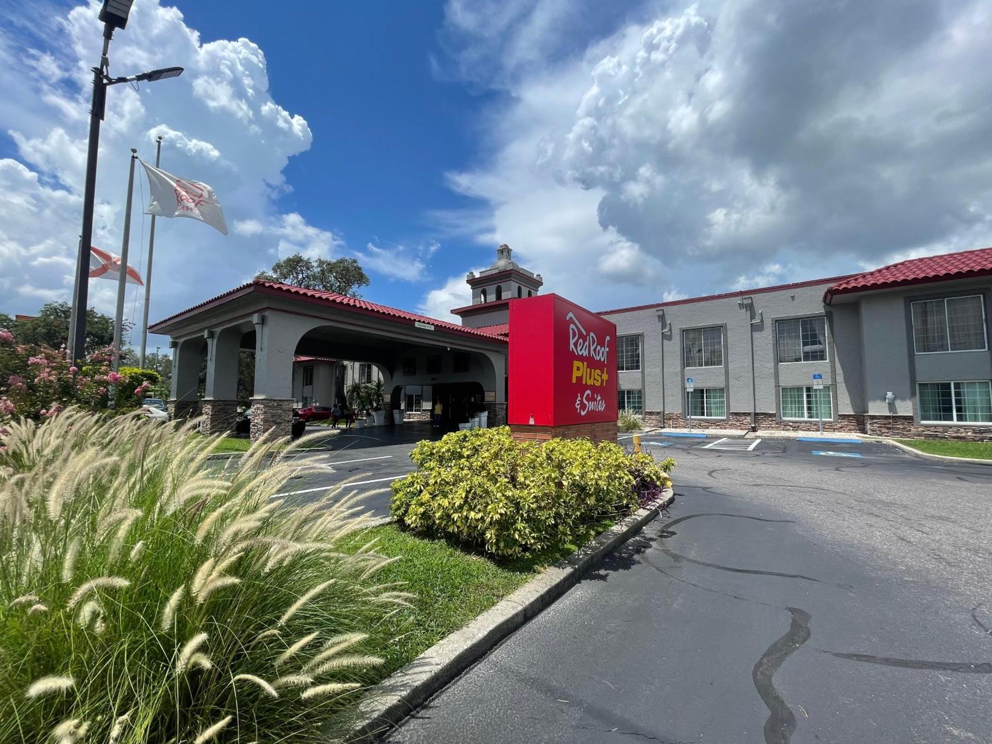 Red Roof Inn Plus & Suites Тампа Екстериор снимка