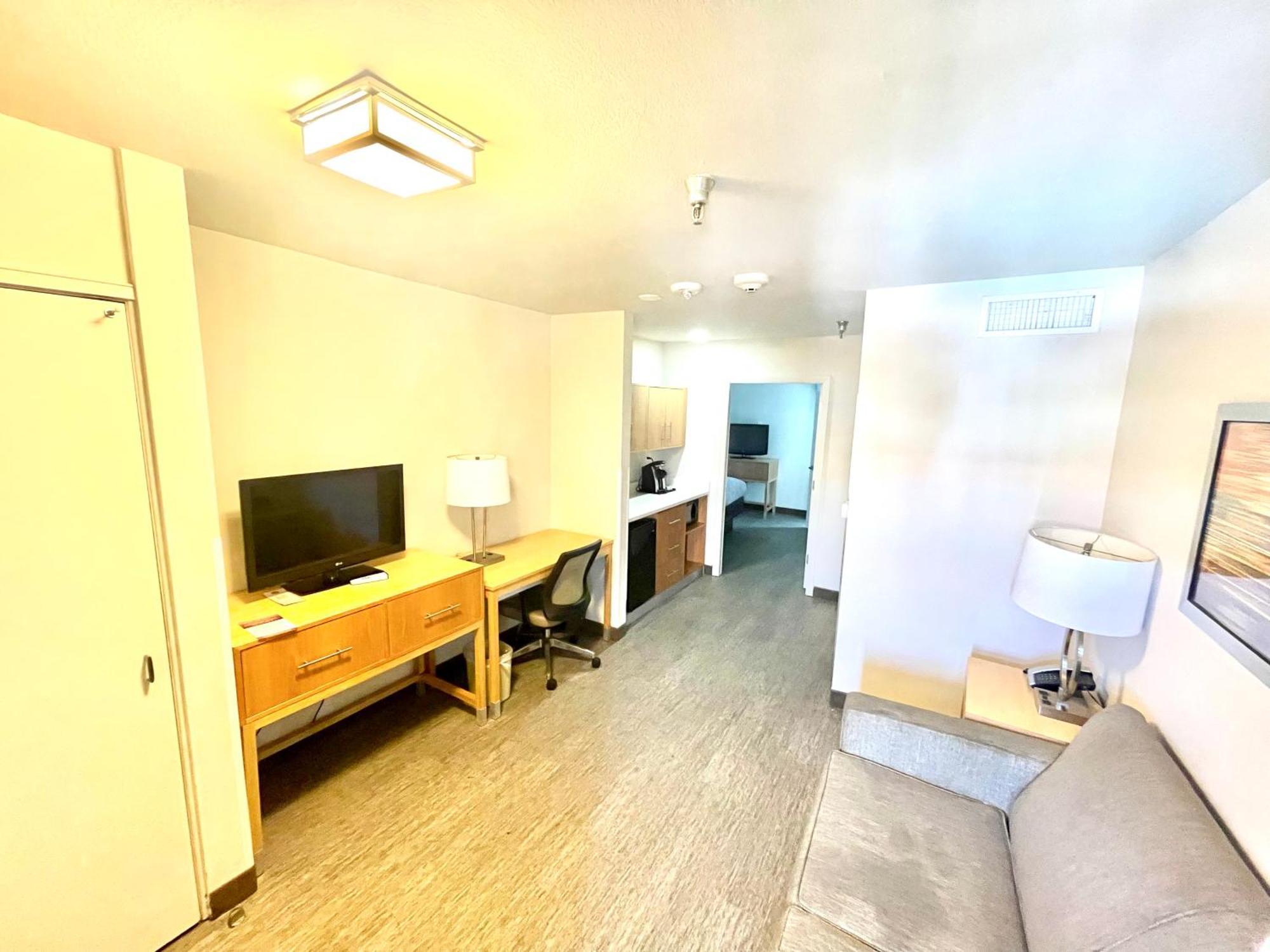 Red Roof Inn Plus & Suites Тампа Стая снимка