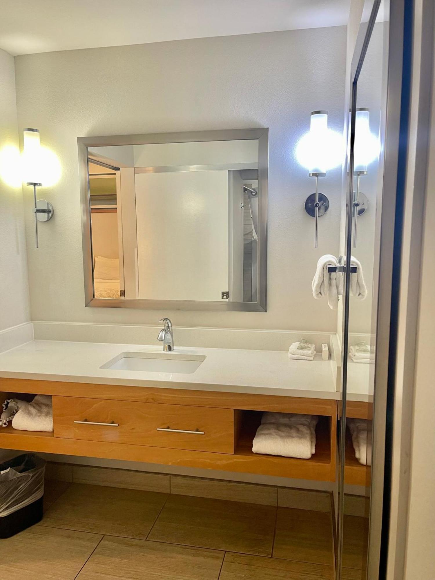 Red Roof Inn Plus & Suites Тампа Стая снимка