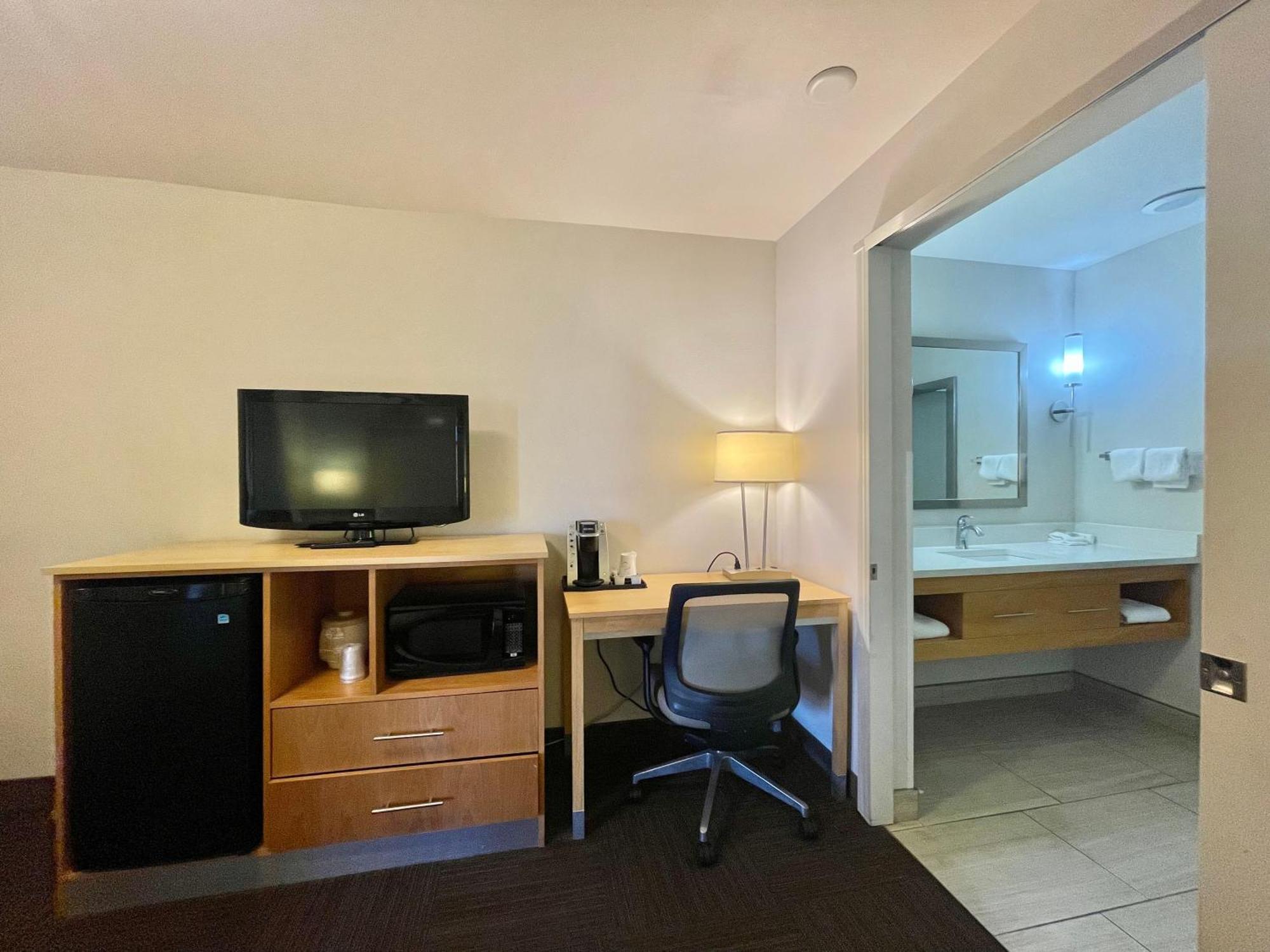 Red Roof Inn Plus & Suites Тампа Стая снимка