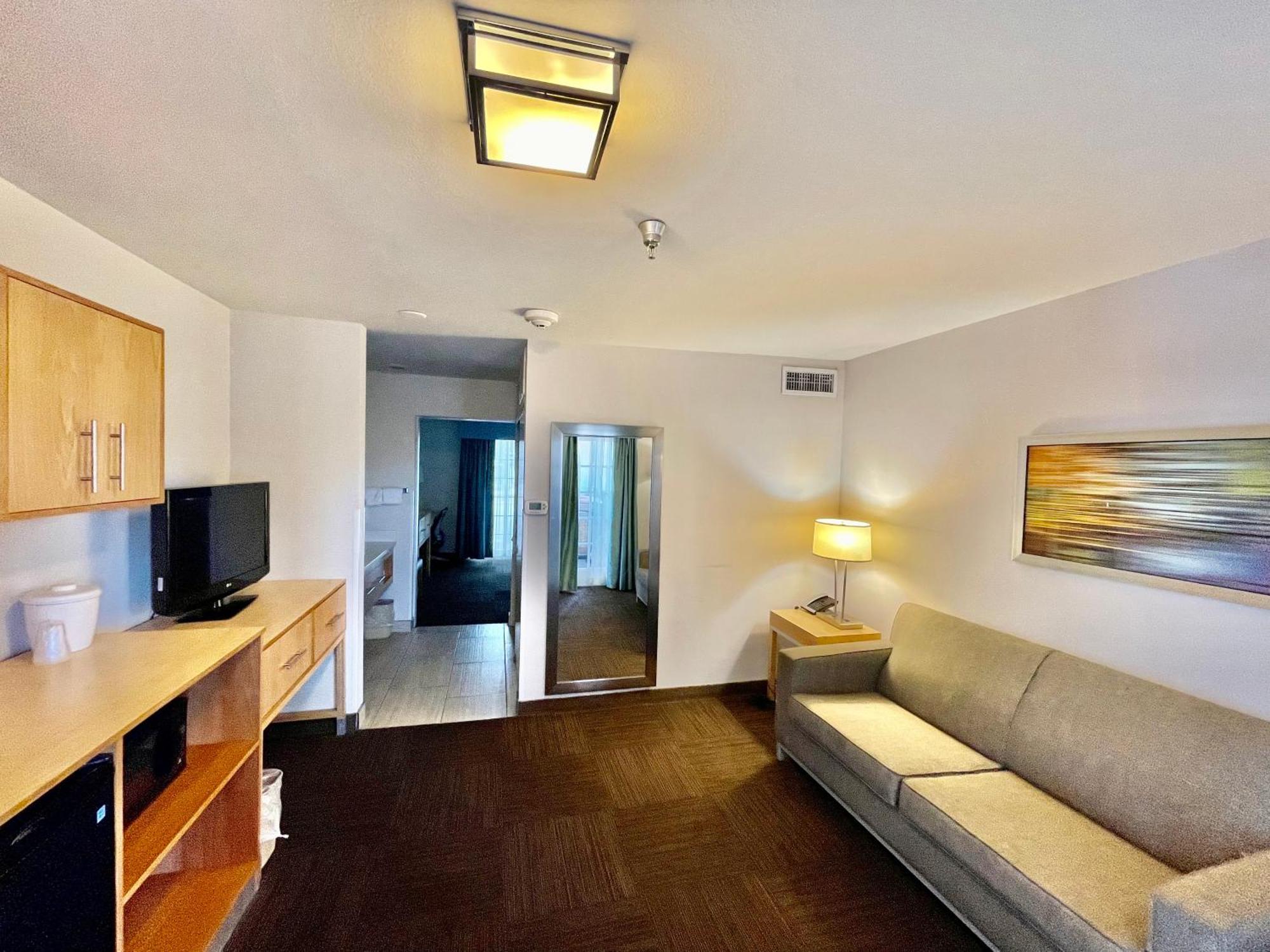 Red Roof Inn Plus & Suites Тампа Стая снимка