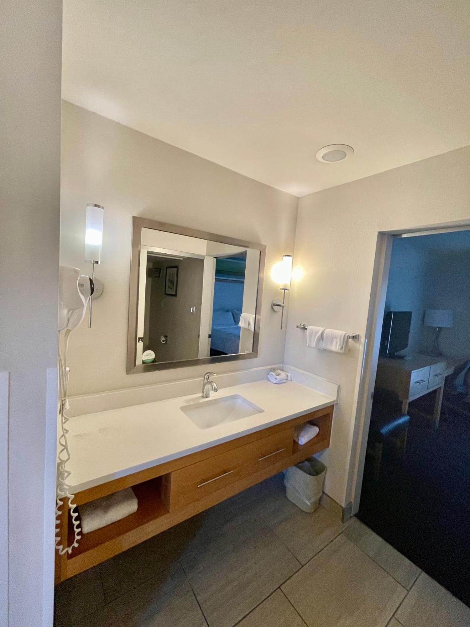 Red Roof Inn Plus & Suites Тампа Стая снимка