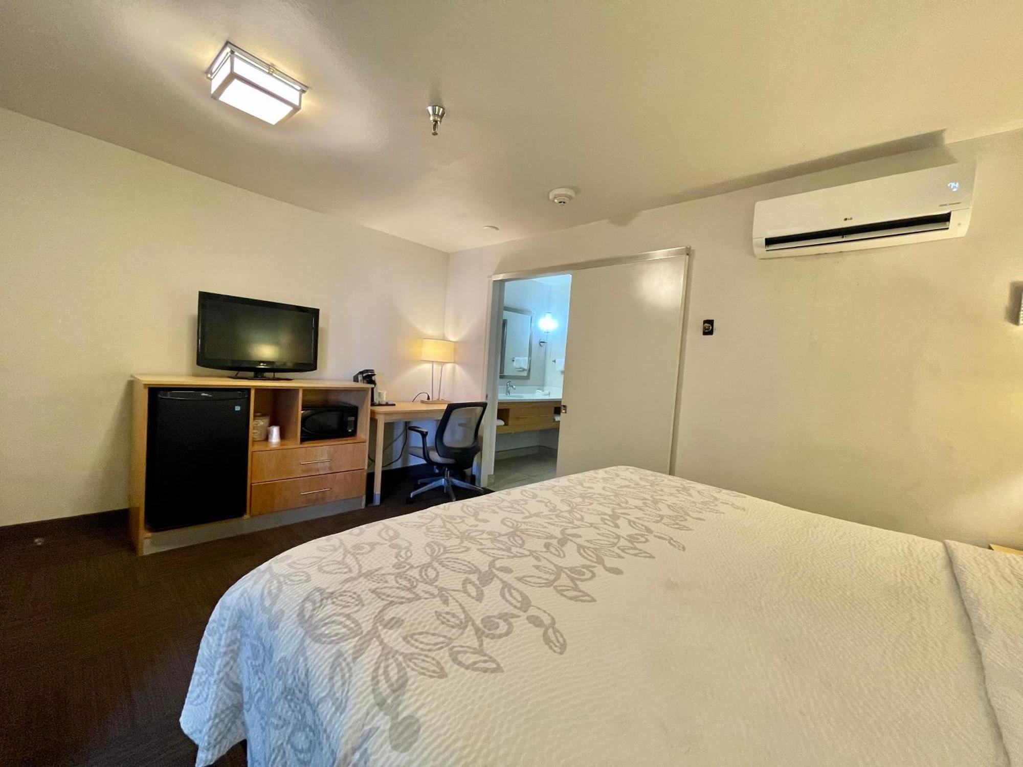 Red Roof Inn Plus & Suites Тампа Стая снимка