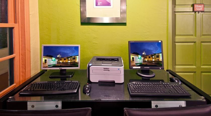 Red Roof Inn Plus & Suites Тампа Съоръжения снимка